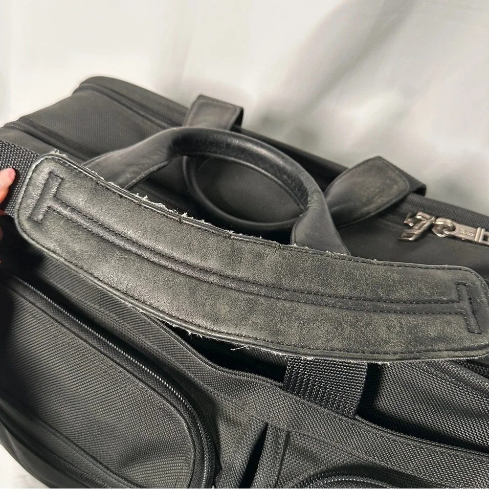 Tumi Alpha 2 Expandable Laptop Briefcase Mens Black Ballistic Nylon Business